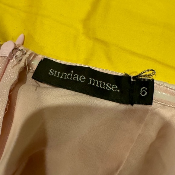 Women’s UK Size 6 Silky Soft Romper - Picture 3 of 5